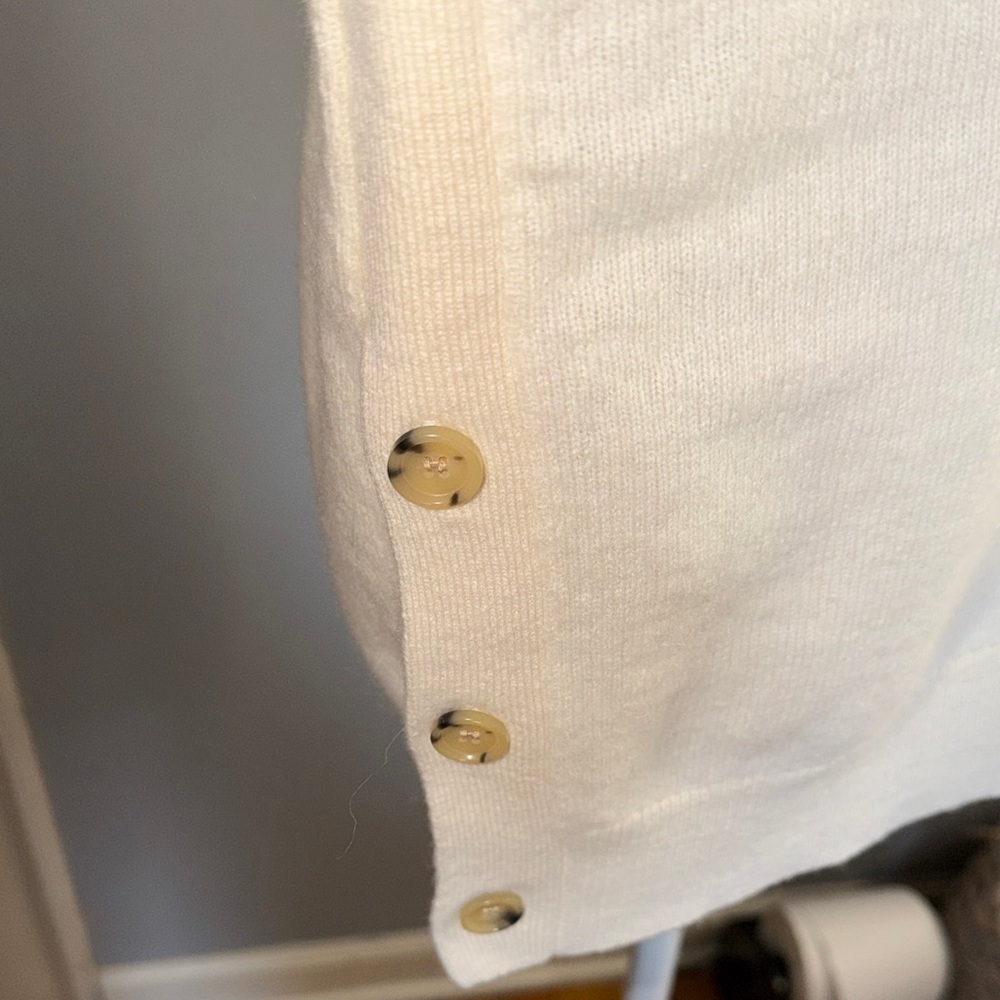 ALLUDE 100% Cashmere Elegant Cream Crew Neck Sweater - Picture 4 of 10